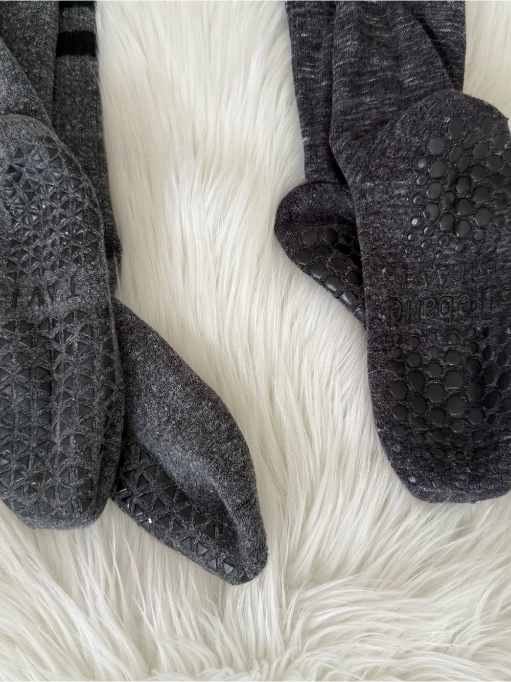 Tavi Sticky Grip Socks Crew Length Medium - Picture 2 of 2